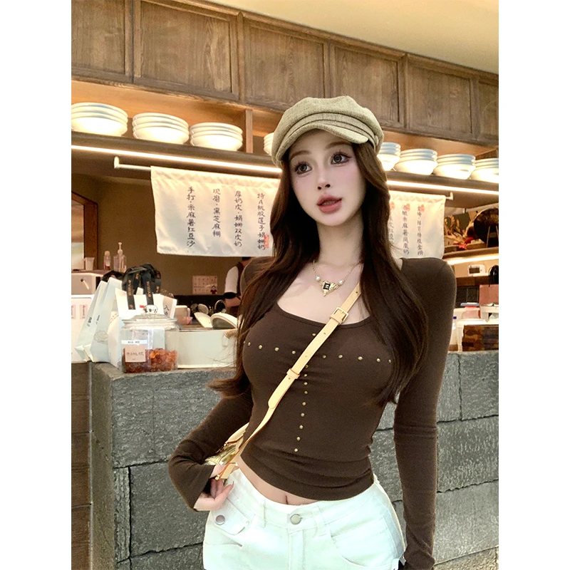 小众设计感棕色大U领长袖T恤女美式复古修身显瘦收腰辣妹短上衣