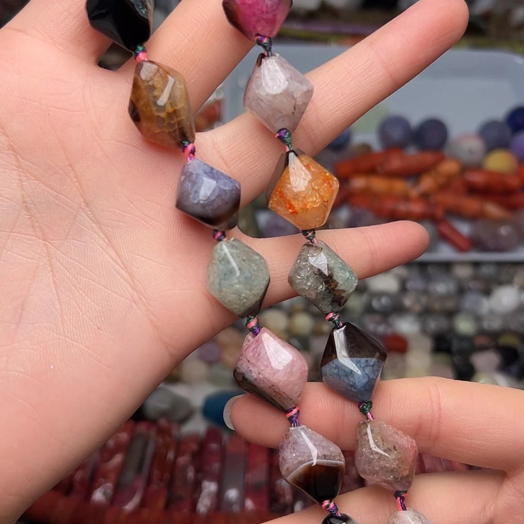 玛瑙/玉髓合金珠宝半成品G750。14mm天然水晶玛瑙共生对角尖一条