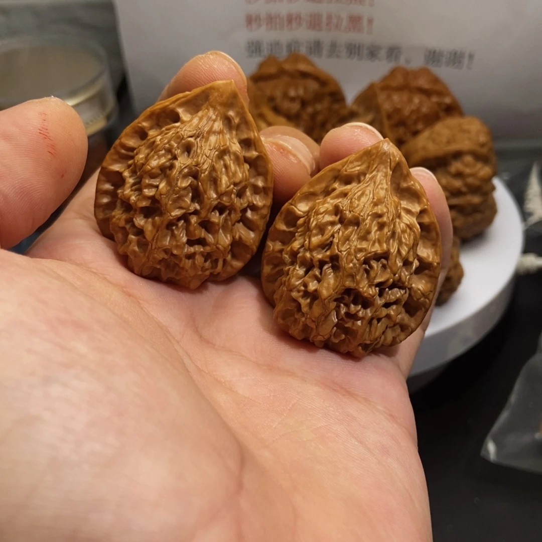 文玩核桃吊坠34野生鸡心