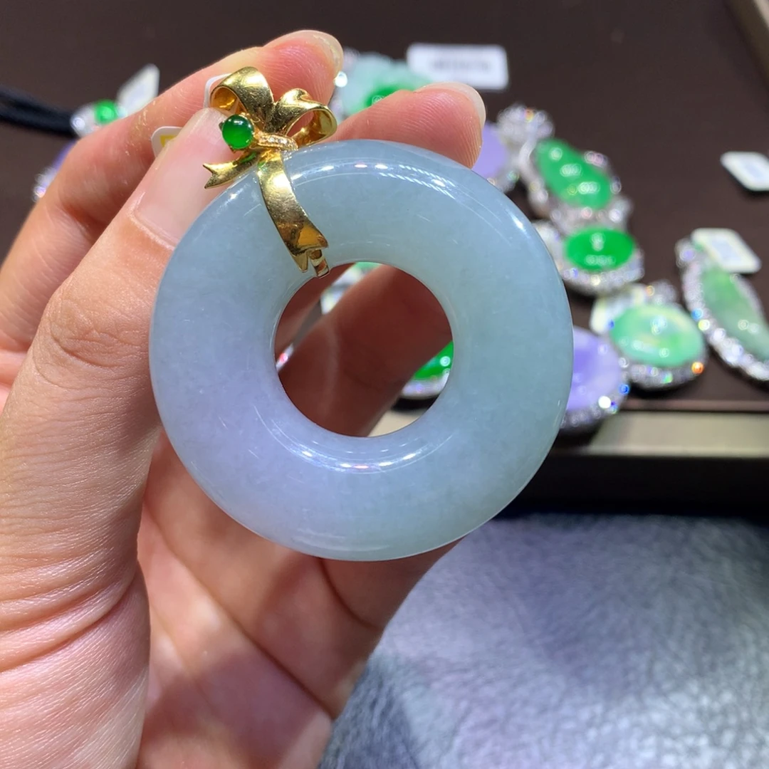 翡翠18K金镶嵌颈饰翡翠
