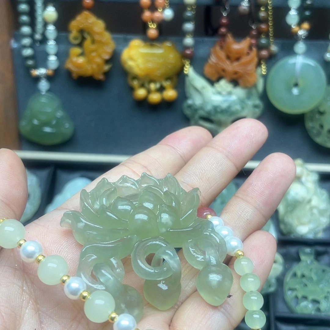 未镶嵌蛇纹石玉颈饰