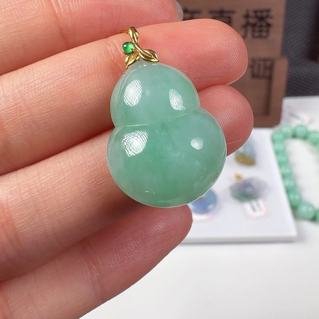 翡翠18K金镶嵌颈饰