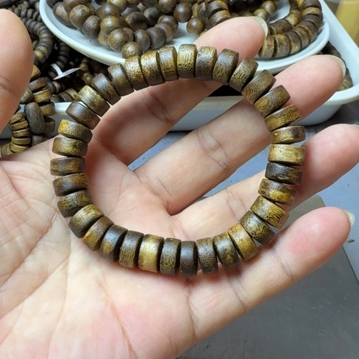 沉香手串隔****子乌身手串10克