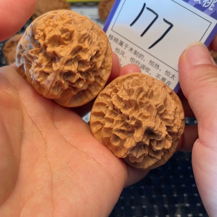 桃核把件46帝王177。。。。。。。