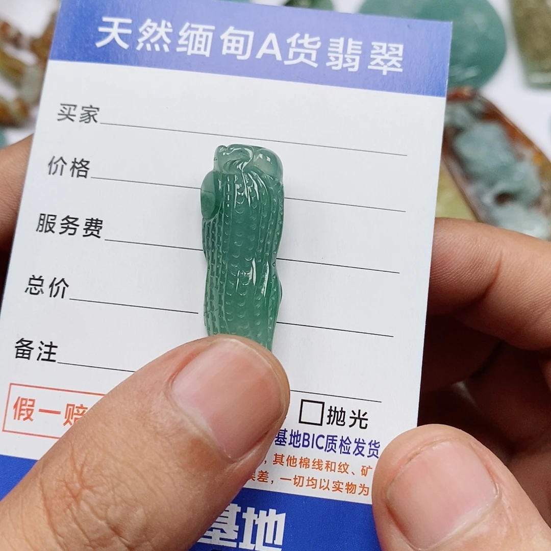 翡翠未镶嵌颈饰花生