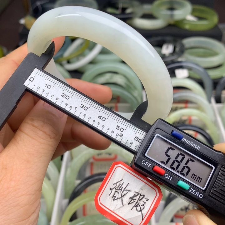 蛇纹石玉未镶嵌手镯1057