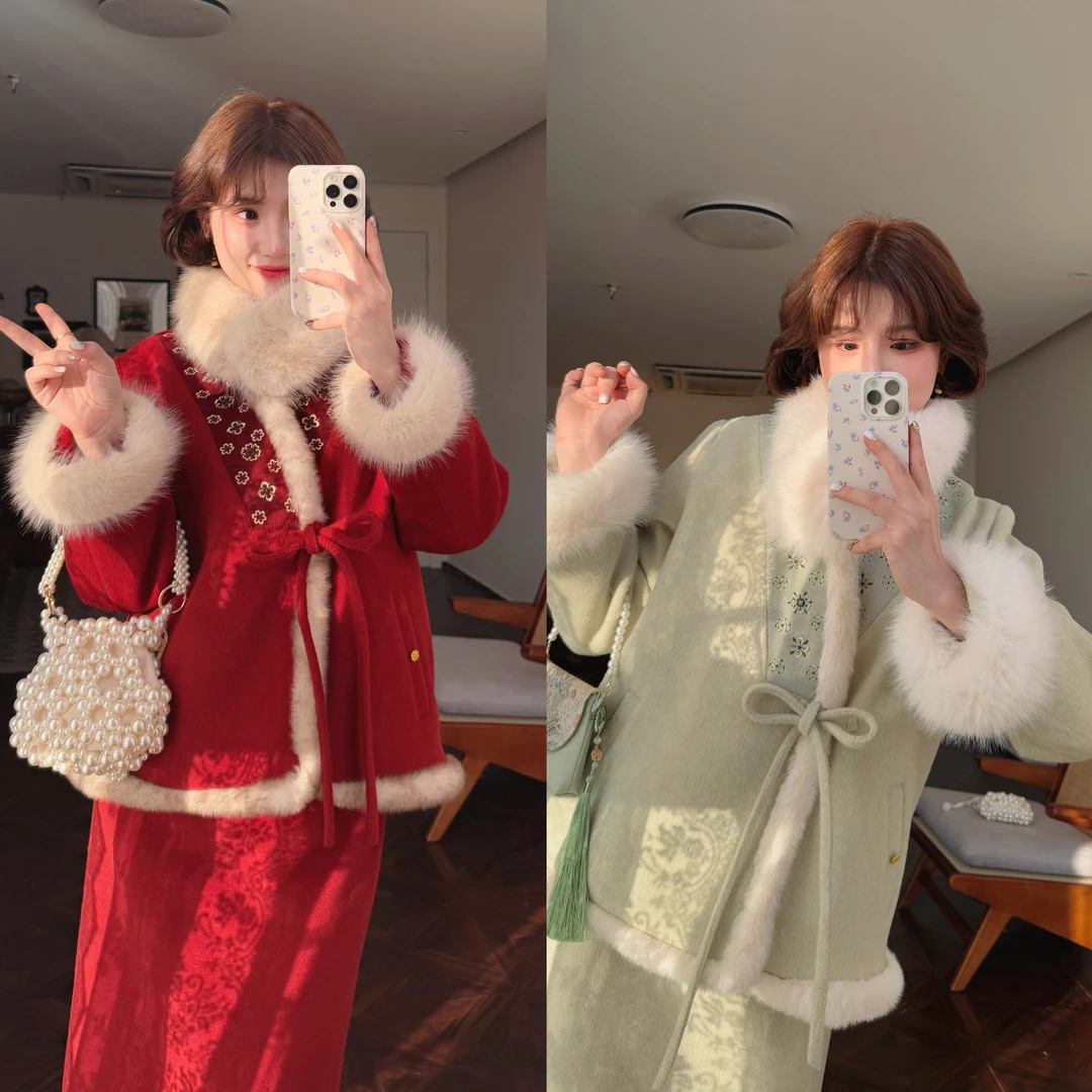 蕾英俊-意澄-冬季国风交领刺绣呢子羽绒上衣+高腰呢子半裙-JF5630