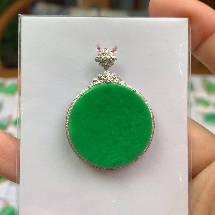 颈饰18K金镶嵌翡翠翡翠吊坠