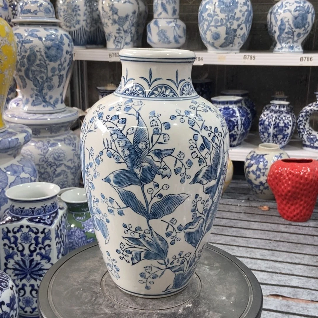 摆件花瓶手绘釉下彩