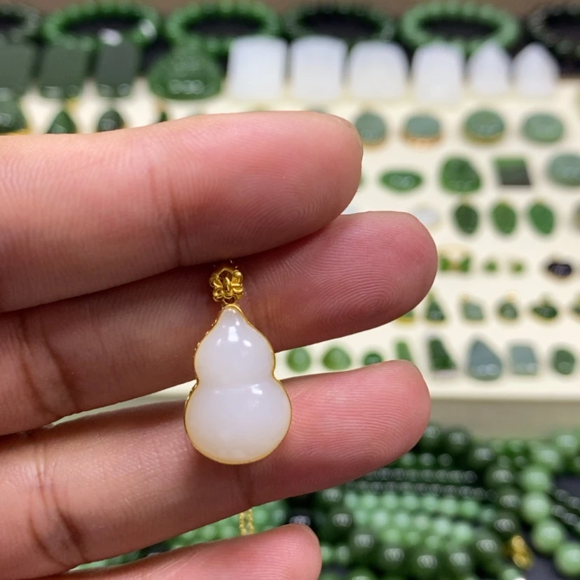 【闪购商品】颈饰18K金镶嵌和田玉旺*芬