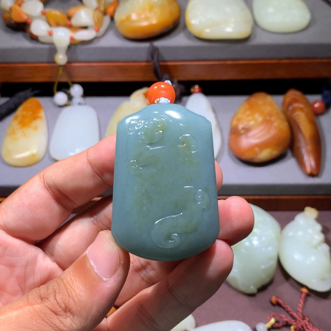 凯***歌和田玉未镶嵌颈饰