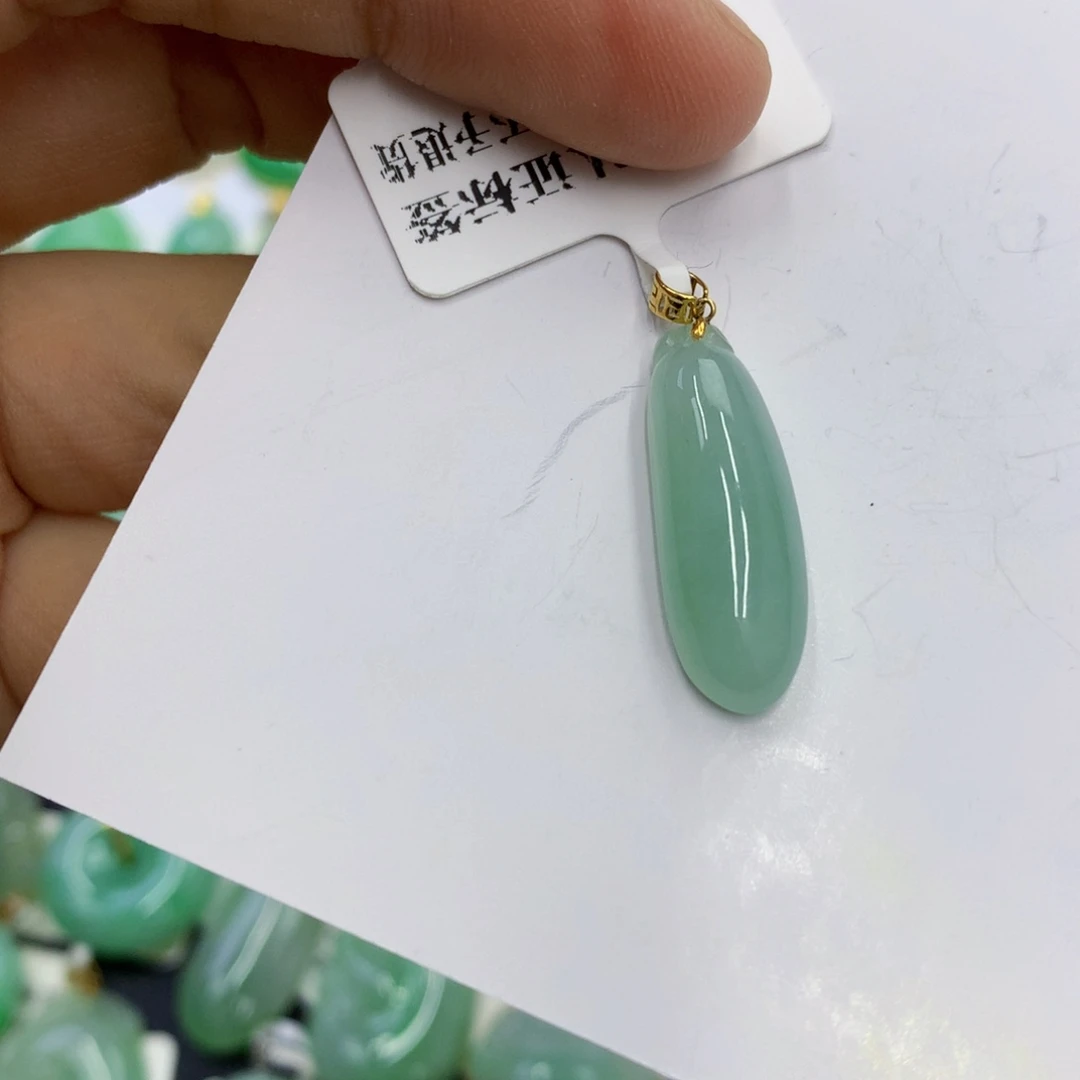 翡翠18K金镶嵌颈饰翡翠