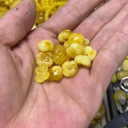 未镶嵌蜜蜡裸石多样性发货3个