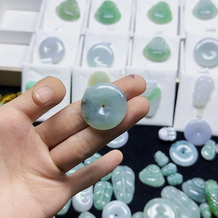 奕***翡翠未镶嵌颈饰翡翠