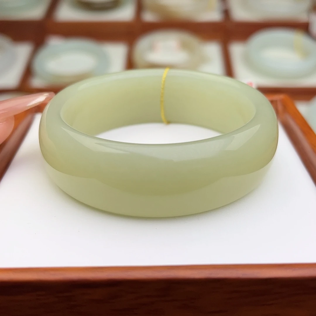 和田玉未镶嵌手镯52.2