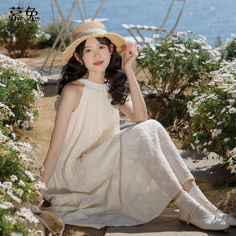 慕兔法式气质挂脖露肩连衣裙女2025夏季新款小个子雪纺a字长裙子