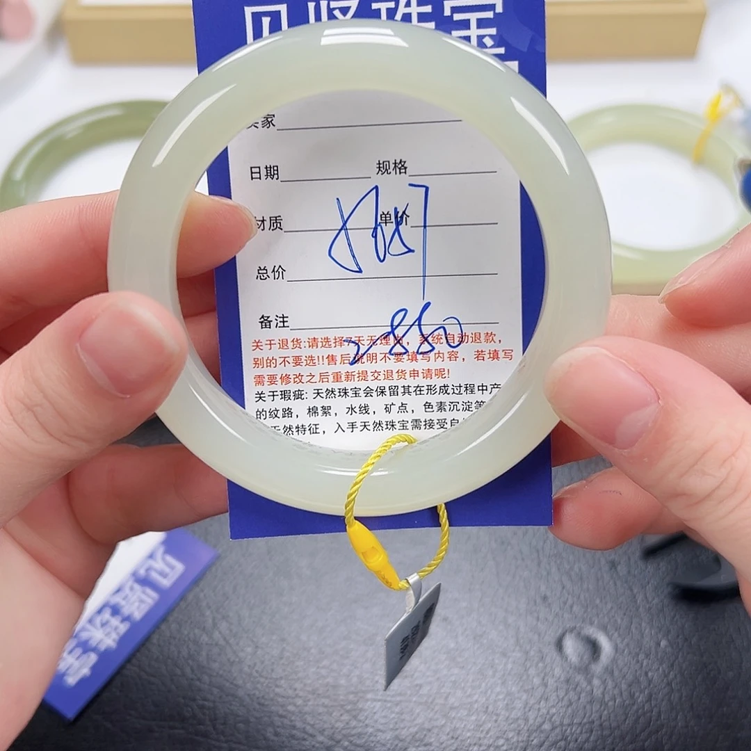 和田玉未镶嵌手镯