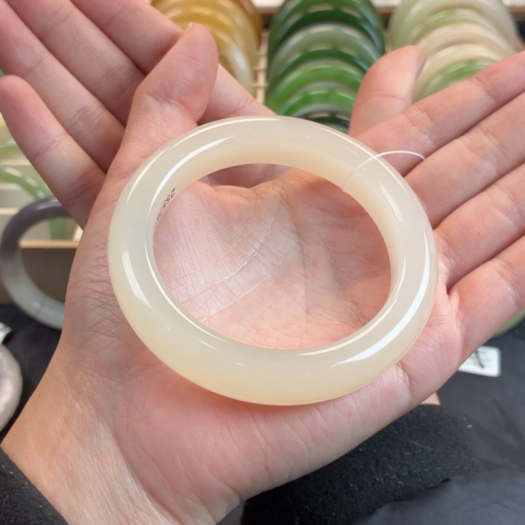 和田玉未镶嵌手镯-细腻冰藕粉52