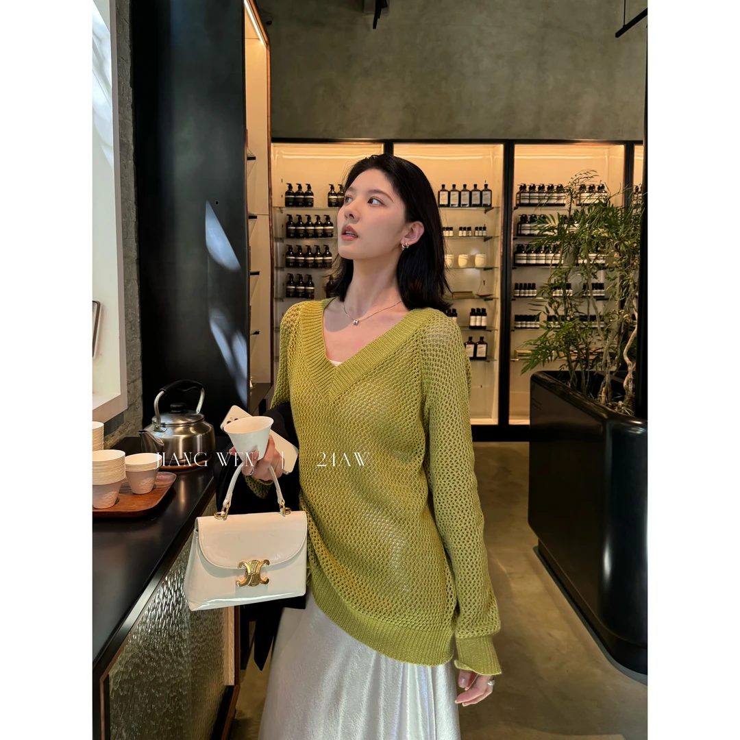 UKILAU【米兰秀场】镂空V领慵懒风宽松毛衣柔软针织衫