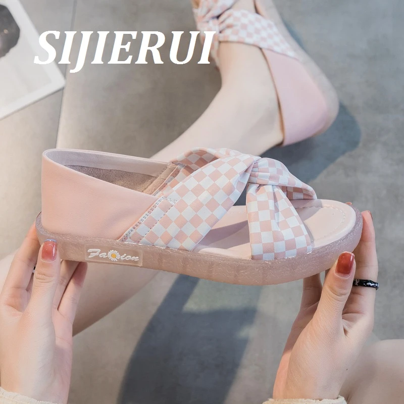 SIJIERUI2025年夏季新款百搭交叉方格两穿舒适软底平底凉鞋女大码