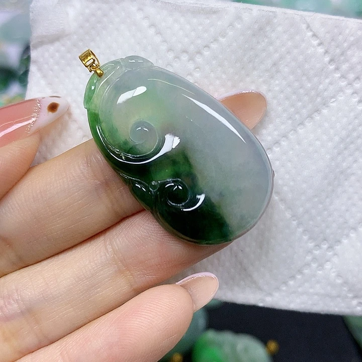 翡翠18K金镶嵌颈饰挂件