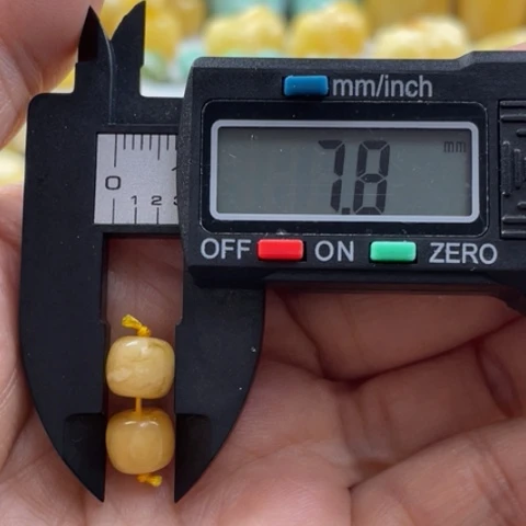 【闪购商品】未镶嵌蜜蜡裸石25杂