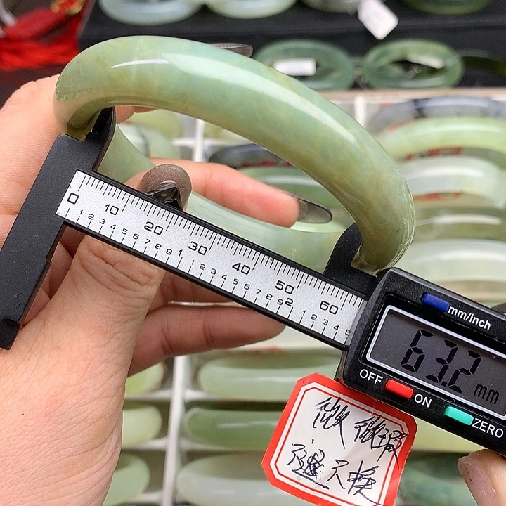 蛇纹石玉手镯未镶嵌501