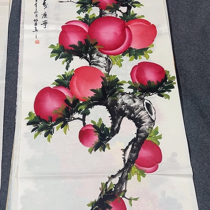 客厅里的灯都亮了起来