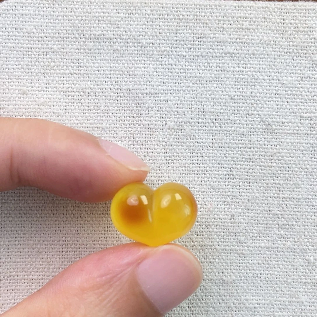 裸石琥珀未镶嵌屁桃