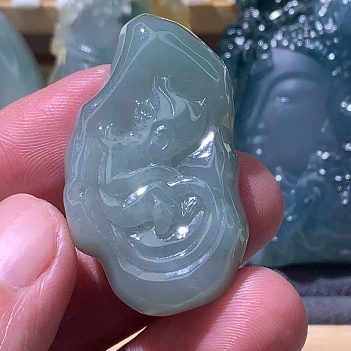 禾****翡翠未镶嵌颈饰猴子