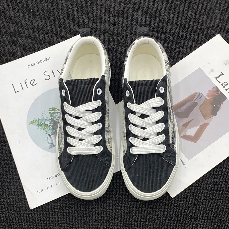 夏季新款黑色低帮休闲鞋男款帆布鞋时尚板鞋学生潮鞋男鞋平底鞋子