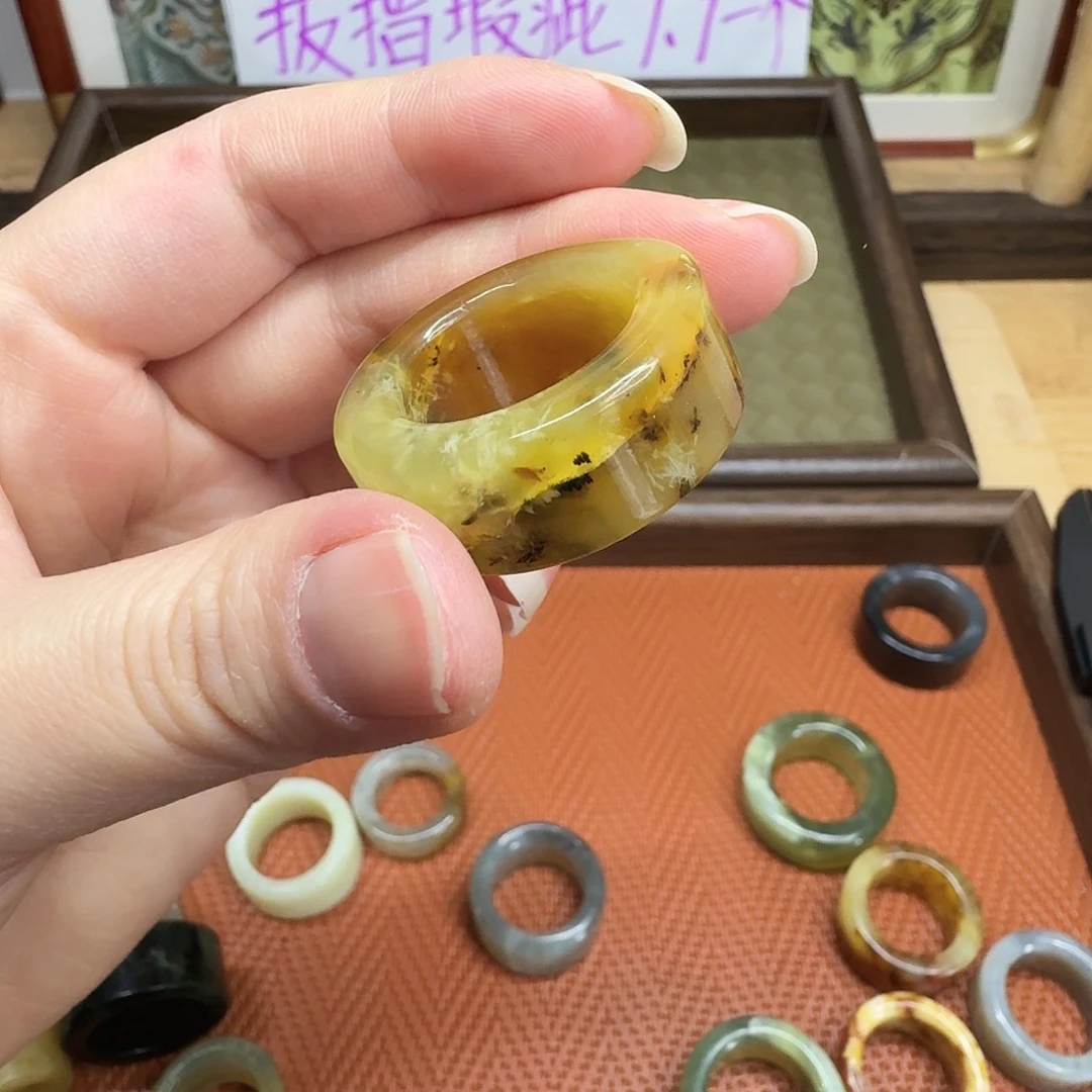 蛇纹石玉未镶嵌戒指卡20有裂