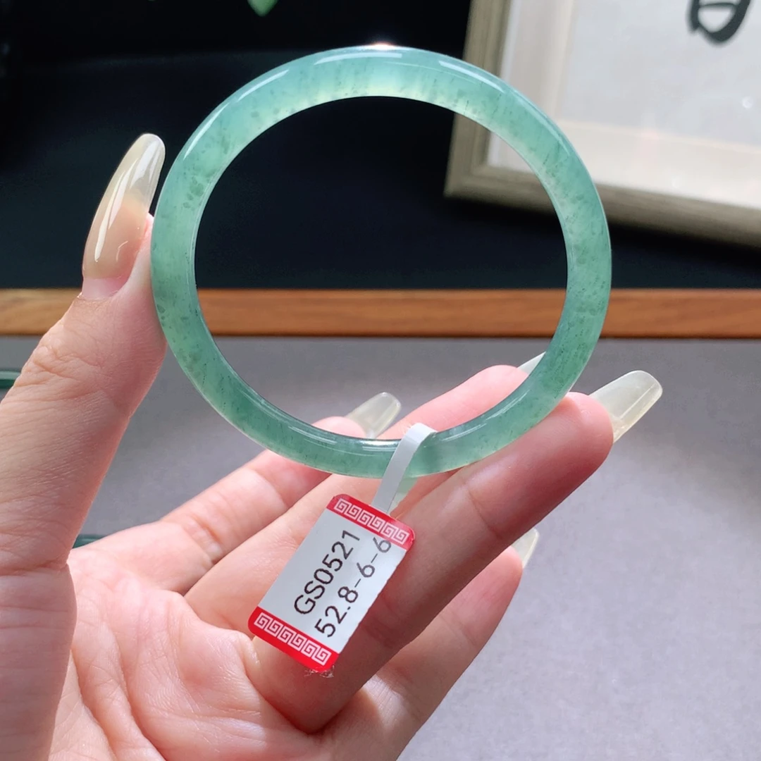 翡翠手镯未镶嵌天然翡翠手镯