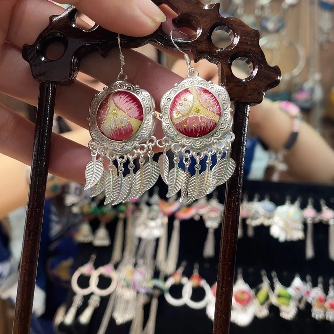 花岗石铁合金耳环
