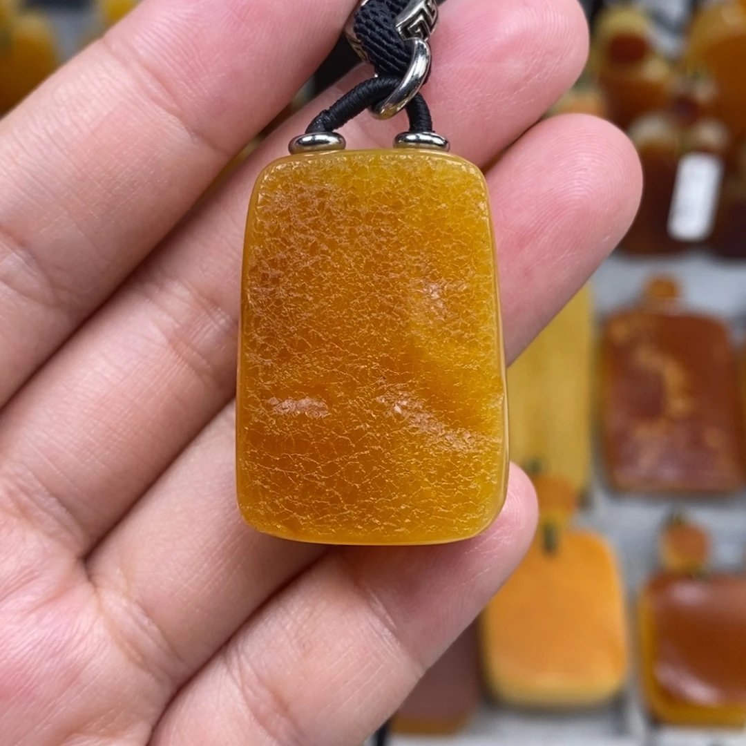 未镶嵌琥珀珠宝奇石