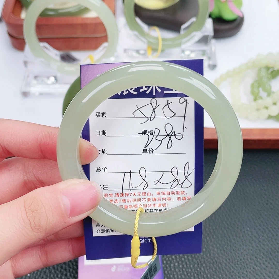 和田玉未镶嵌手镯