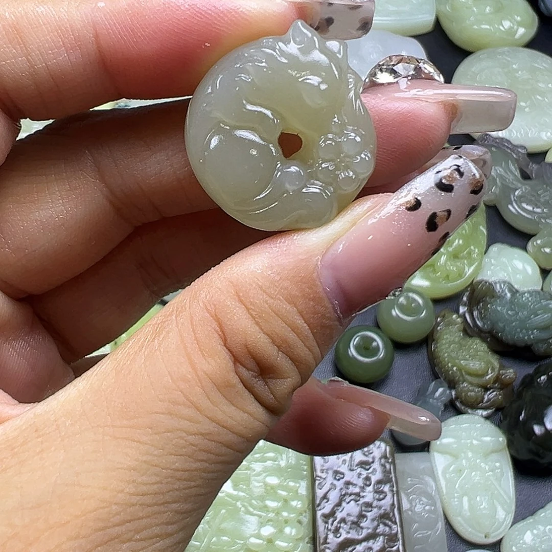 颈饰未镶嵌和田玉