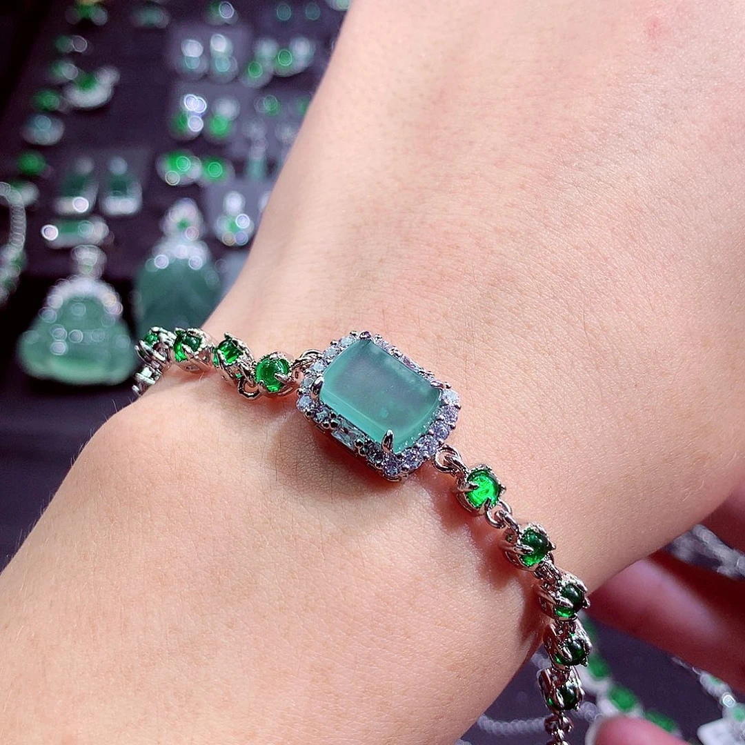 翡翠未镶嵌颈饰挂件