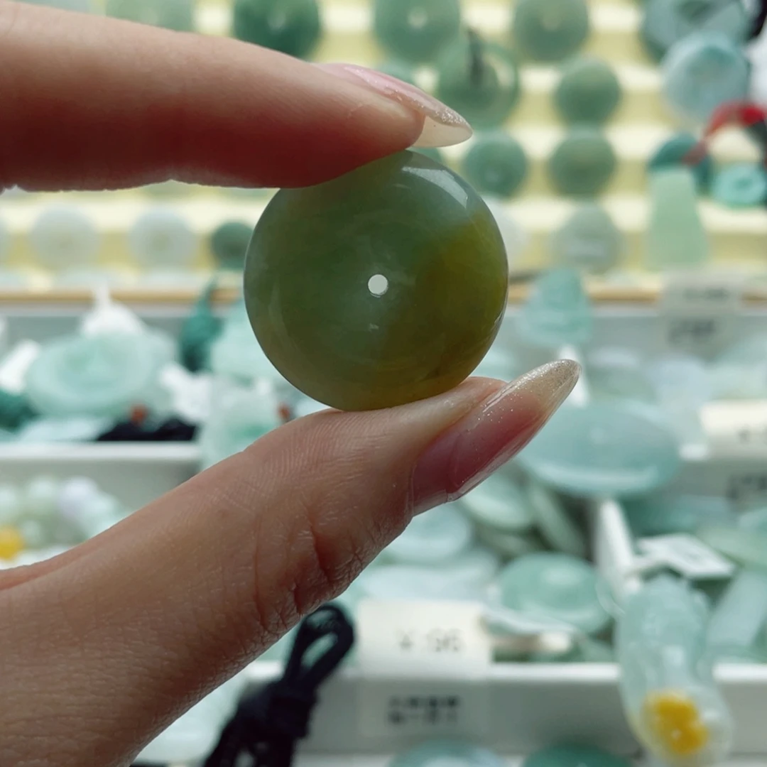 翡翠颈饰未镶嵌天然翡翠