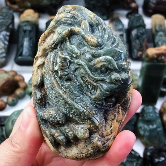 未镶嵌岫岩河磨玉（透闪石质玉）把件