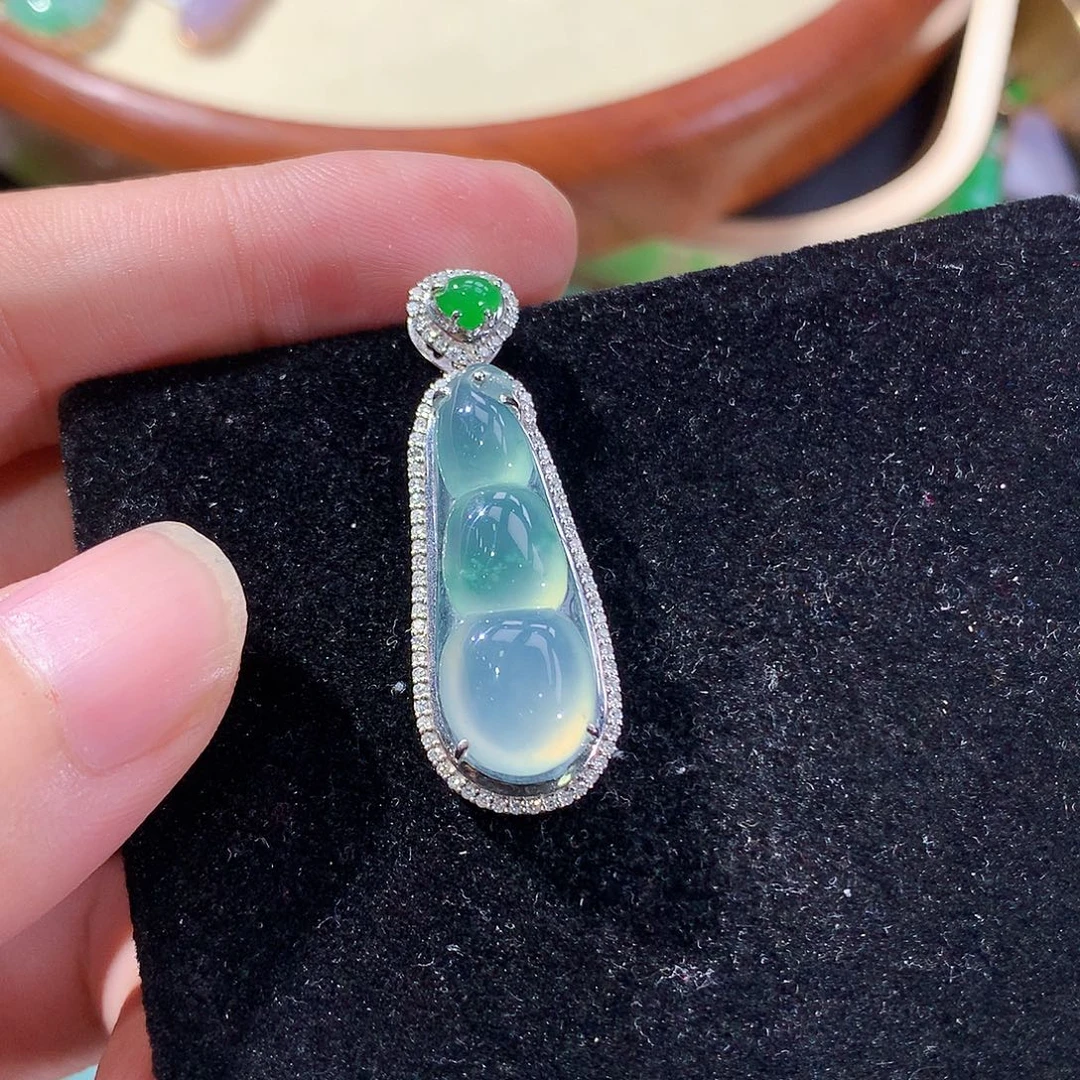 翡翠18K金镶嵌颈饰