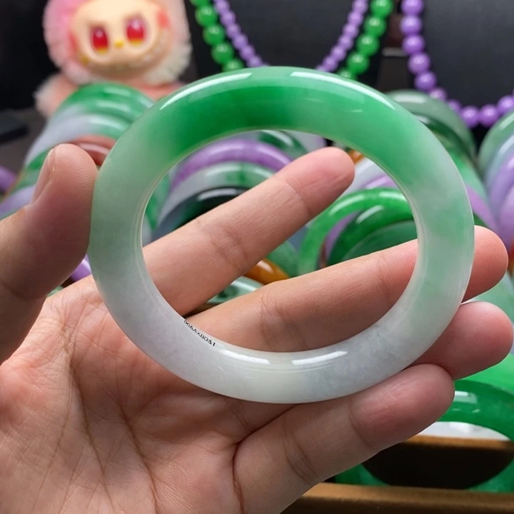 缓***8仿水晶非金属高端手镯