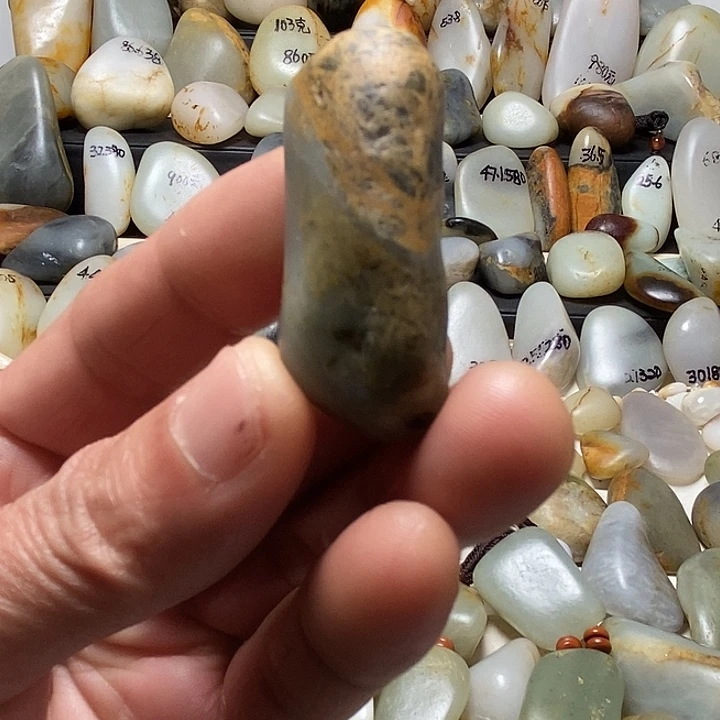 和田玉未镶嵌颈饰吊坠