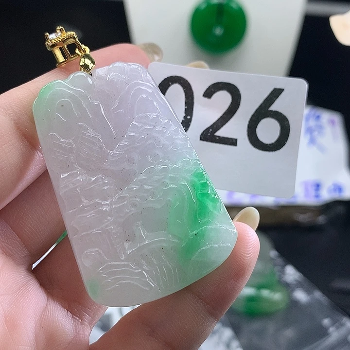 翡翠未镶嵌吊坠(赠链)