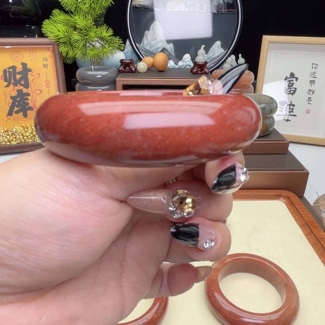 石英岩玉未镶嵌手镯