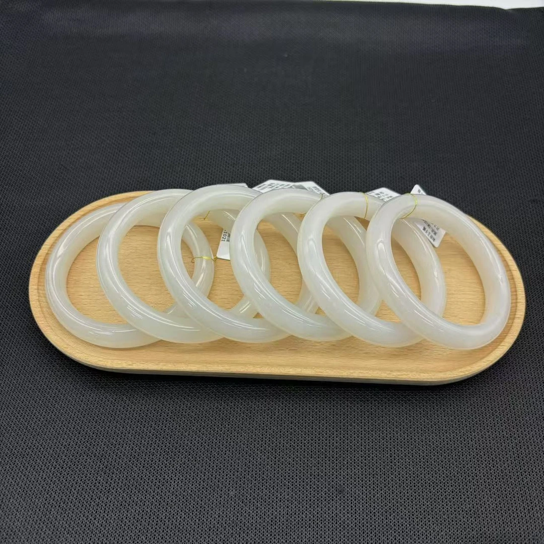 天然和田玉手镯精美时尚气质有瑕款多样性发货其一97