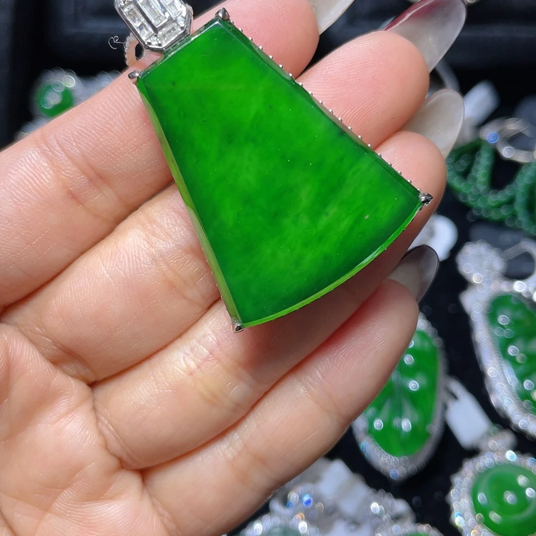 翡翠颈饰银S925镶嵌翡翠