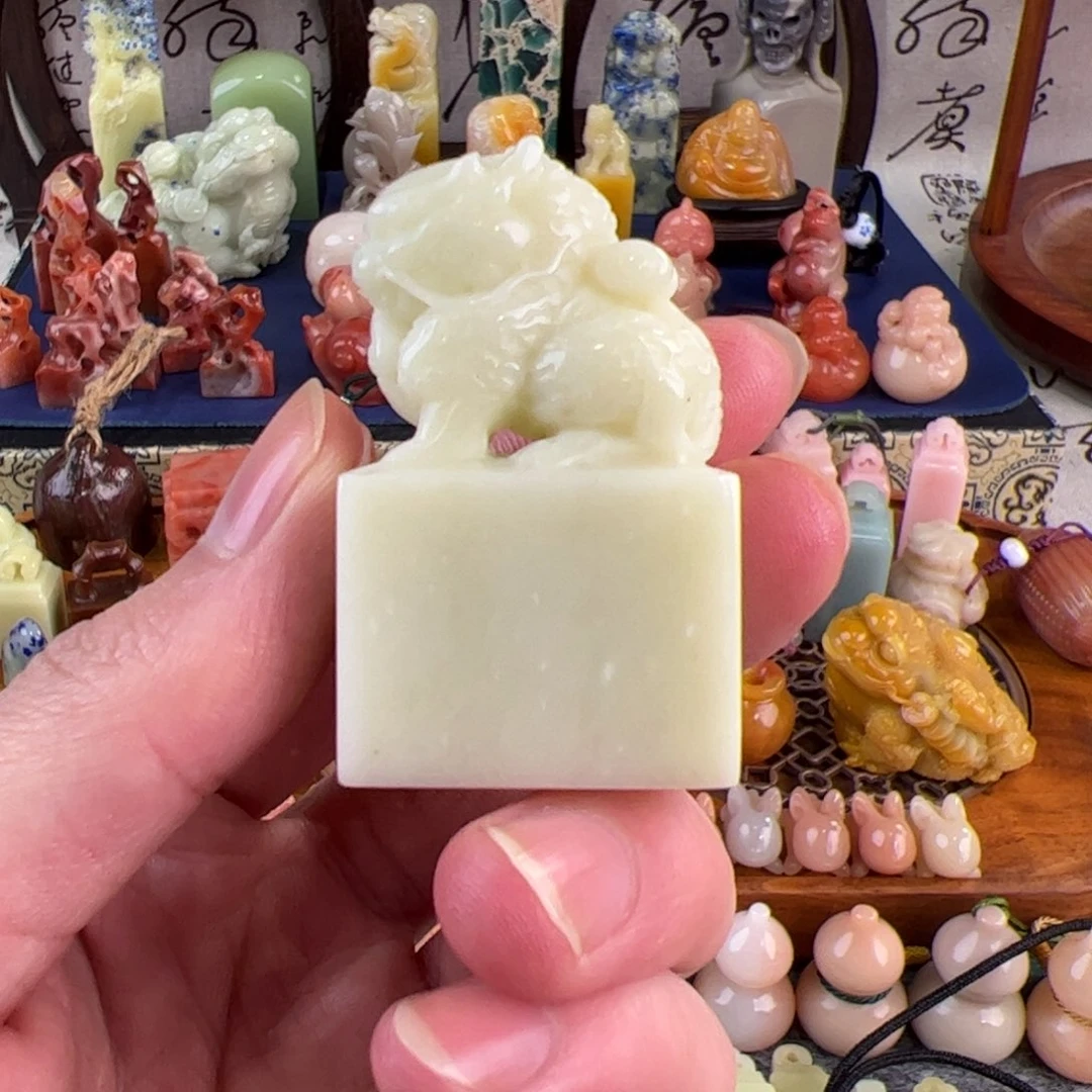 寿山石结晶白芙蓉麒麟钮章