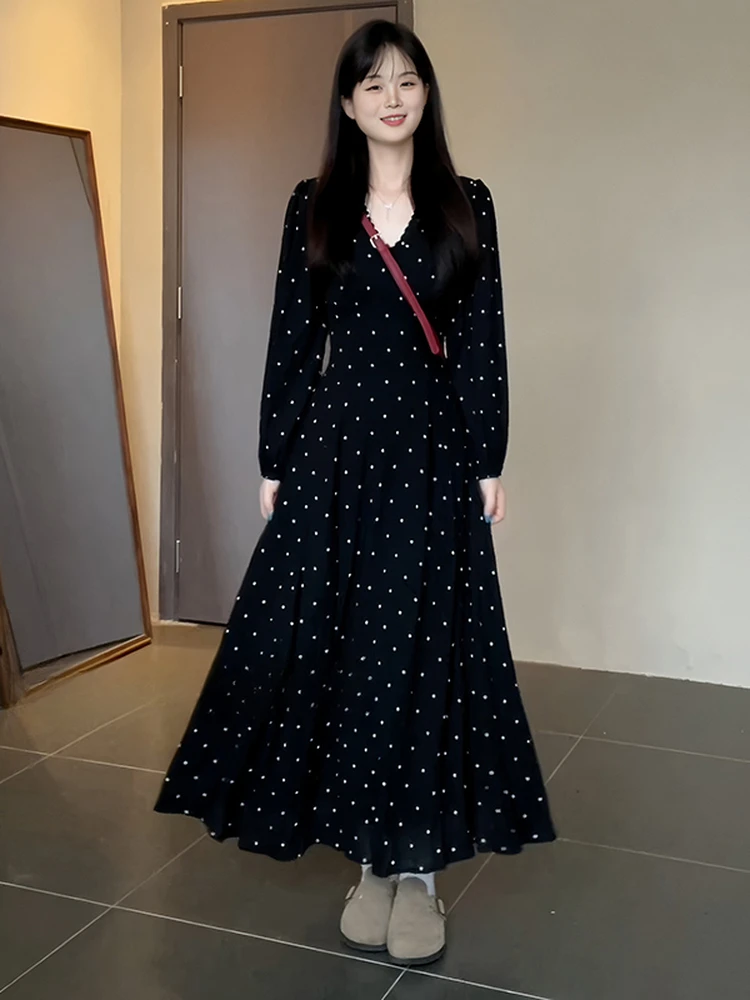 大码法式气质V领波点收腰连衣裙女2025秋季梨形身材巨显瘦小黑裙