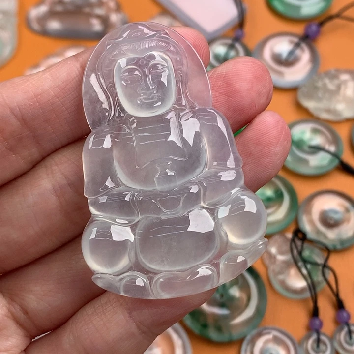 翡翠挂件未镶嵌…..